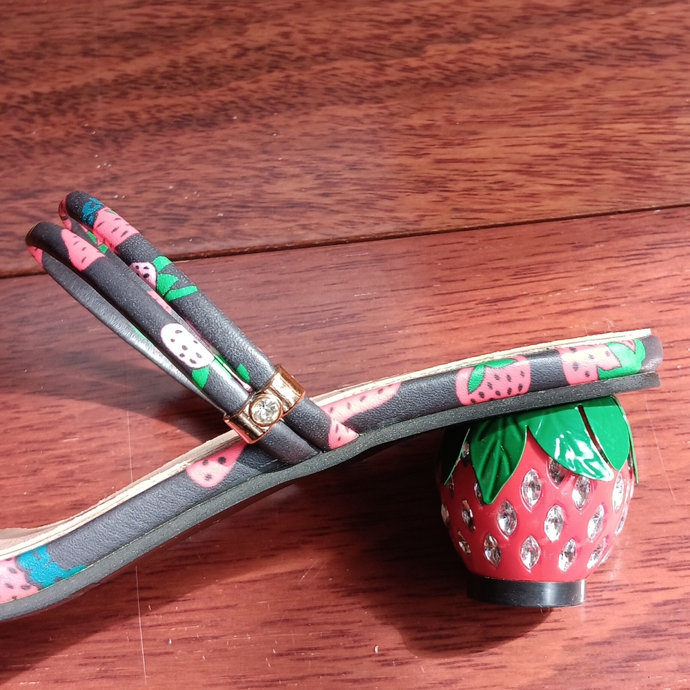 Strawberry Heel Sandals 🍓 - Picture 3 of 5